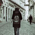 junge Frau in Innenstadt